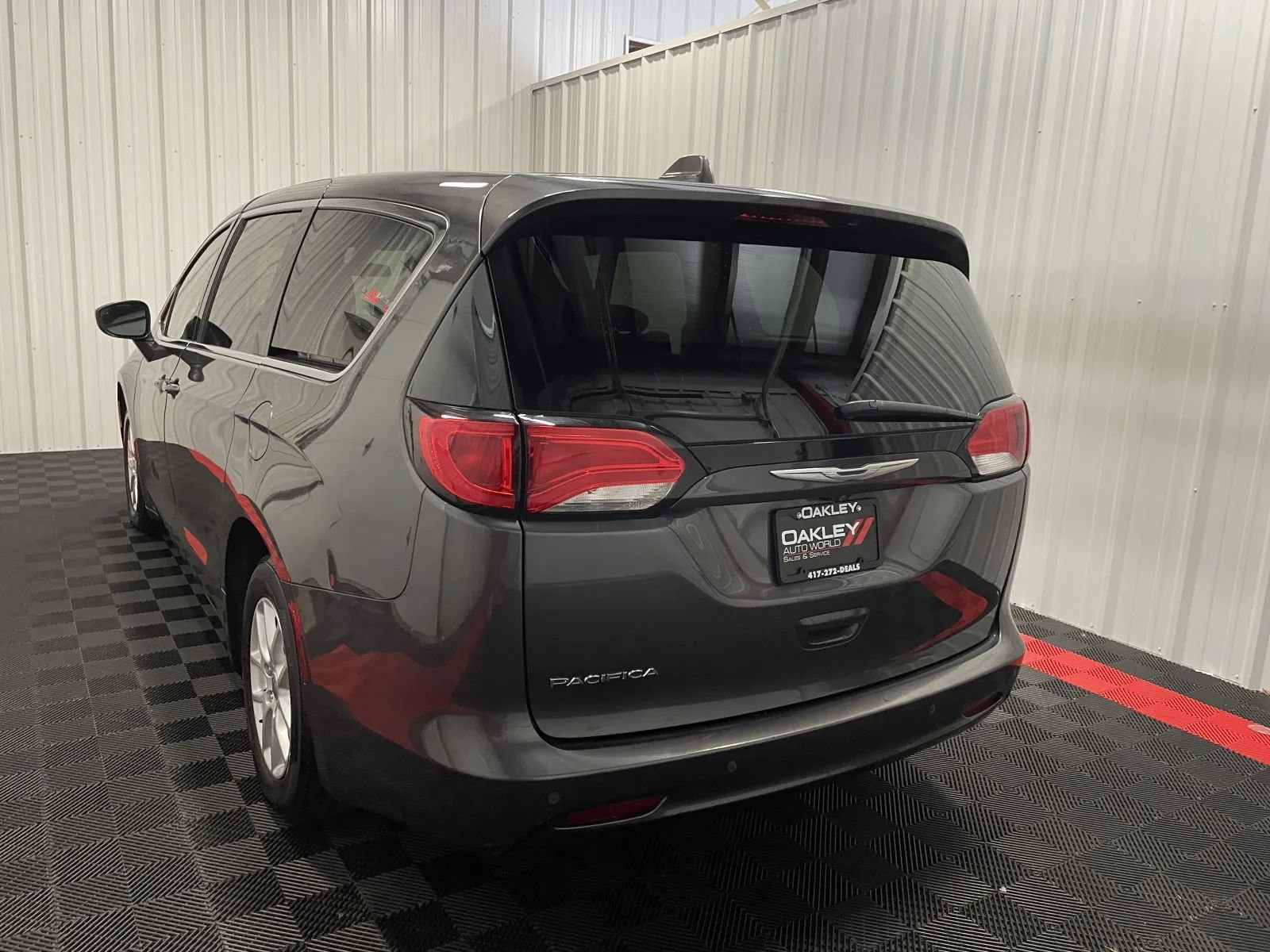 Used 2018 Chrysler Pacifica LX FWD image 12