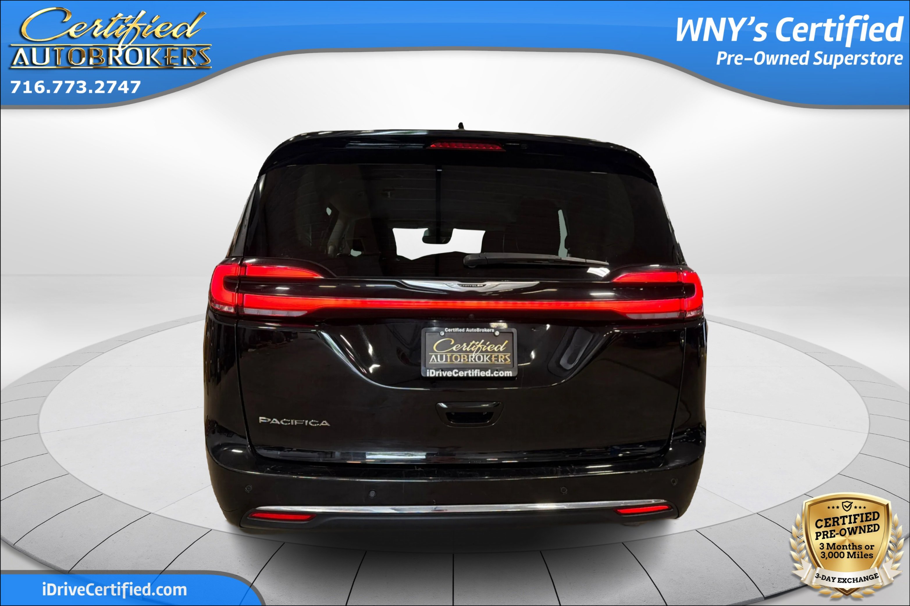 Used 2024 Chrysler Pacifica Touring-L FWD image 7