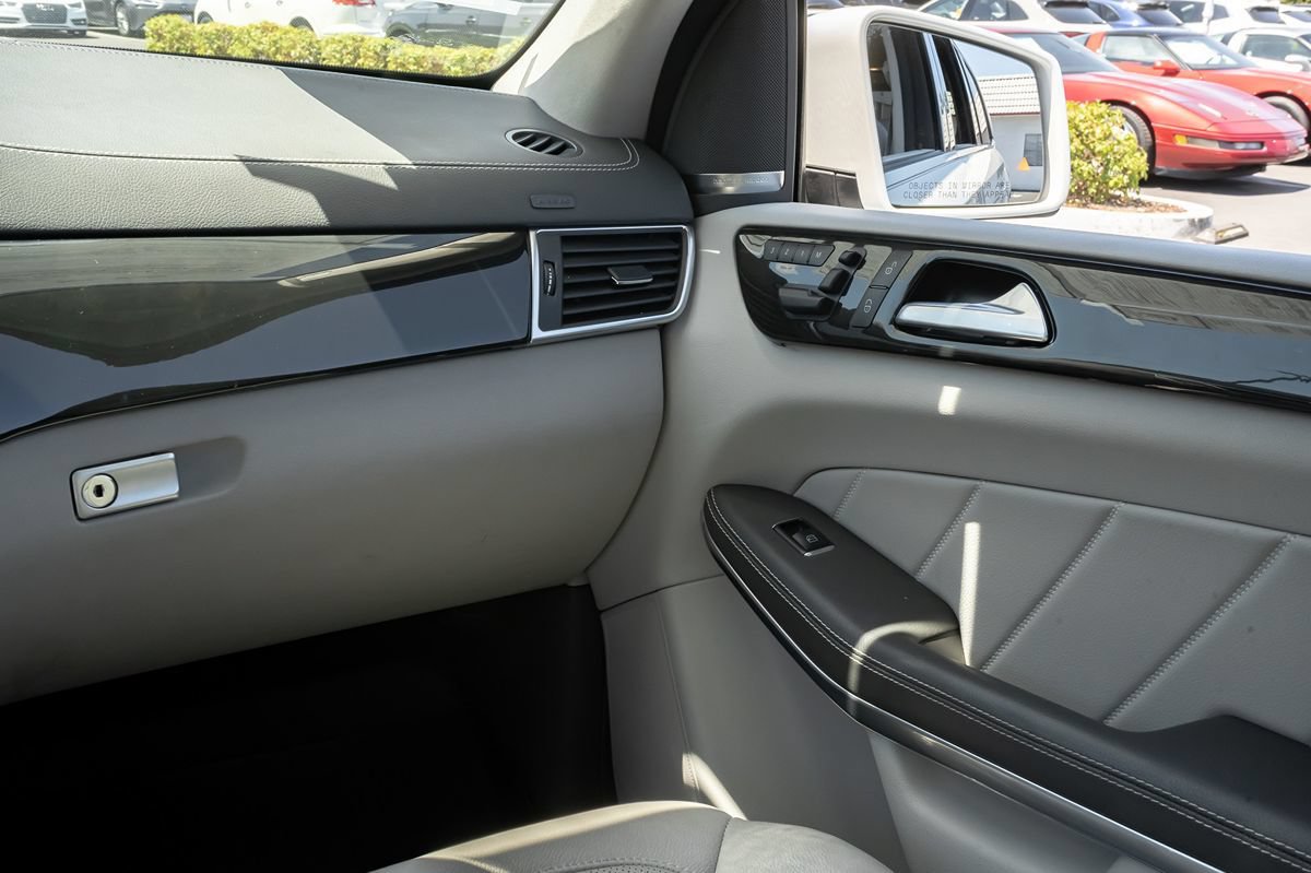 Used 2015 Mercedes-Benz GL 550 4MATIC image 20