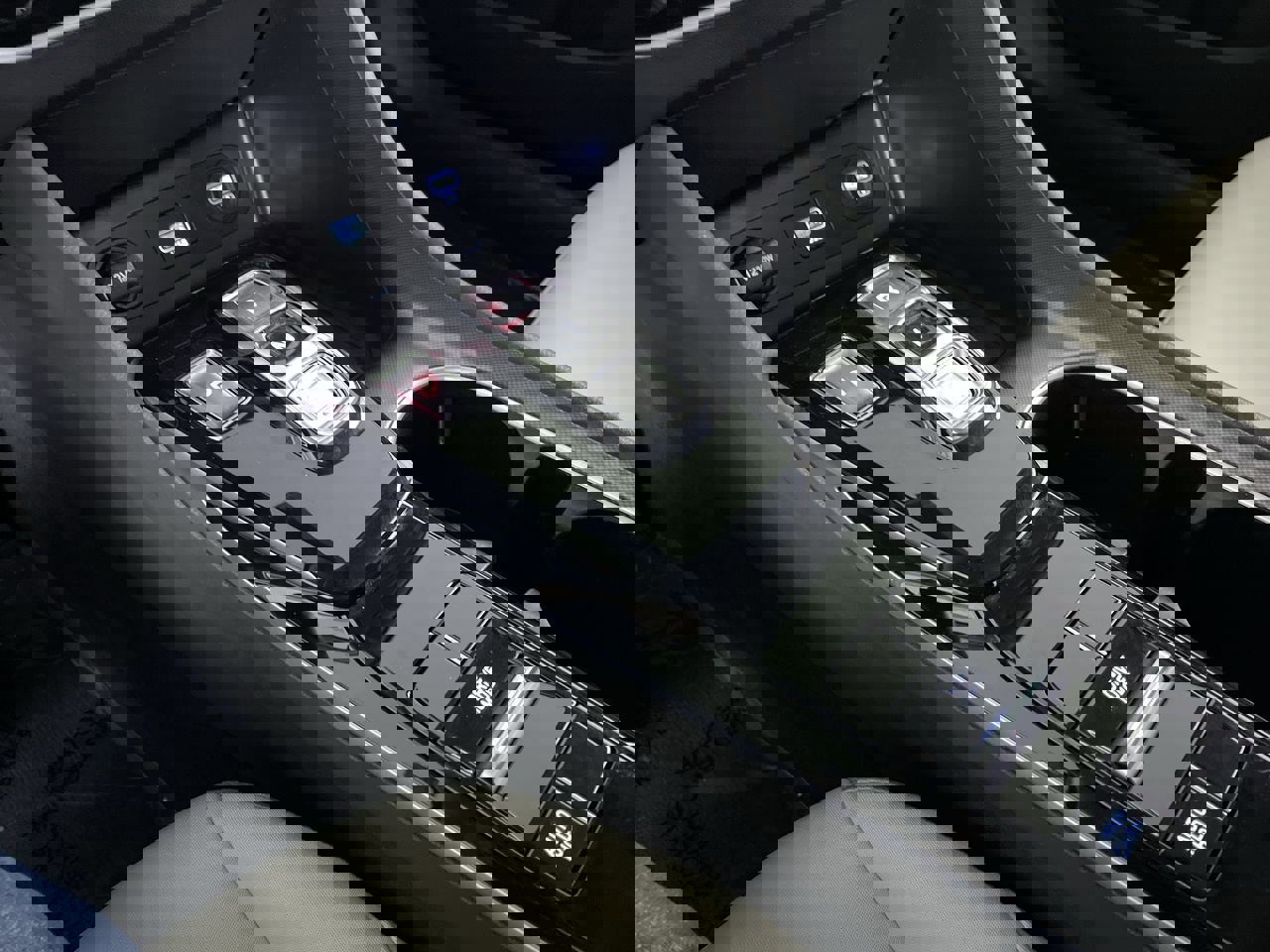 Used 2023 Hyundai Sonata SE w/ Cargo Package image 17