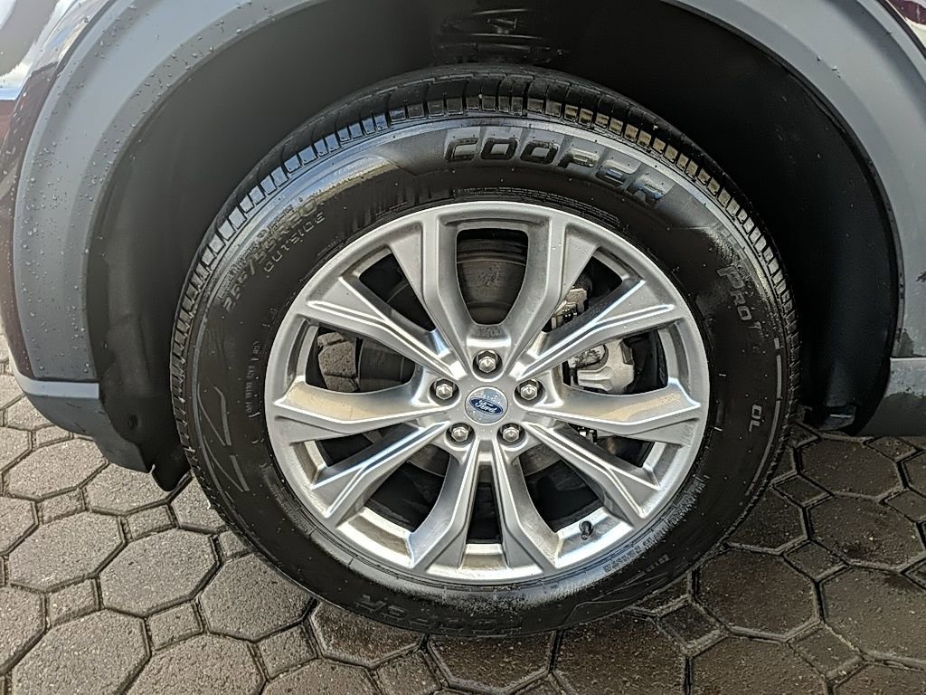 Used 2022 Ford Explorer XLT w/ Equipment Group 202A image 12