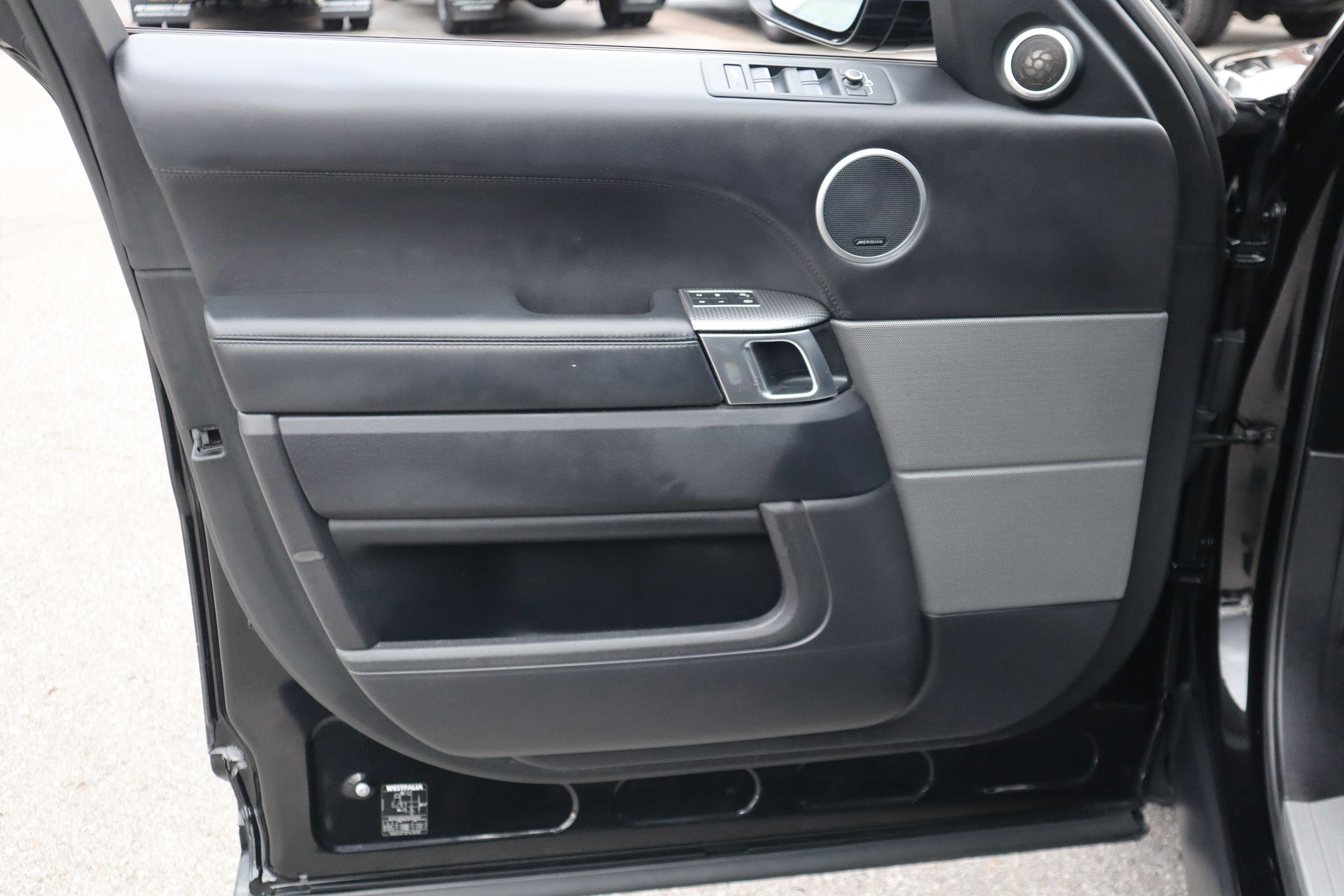 Used 2016 Land Rover Range Rover Sport SVR image 27