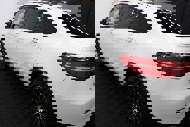 Used 2018 Mercedes-Benz GLC 300 4MATIC w/ AMG Line image 9