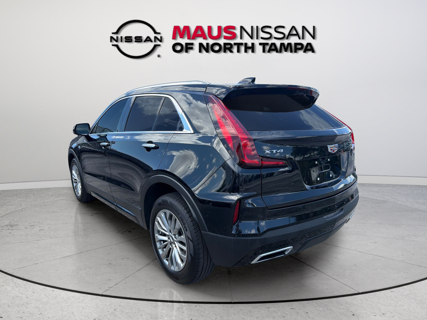 Used 2024 Cadillac XT4 Premium Luxury FWD image 6