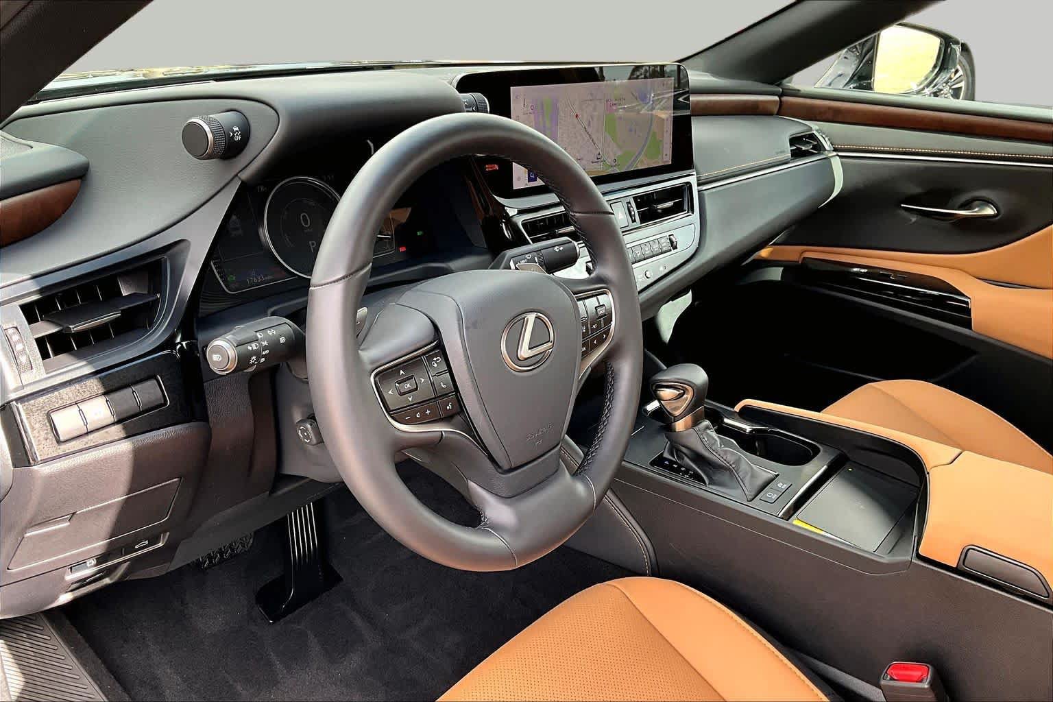 Used 2025 Lexus ES 300h w/ Premium Package FWD image 16