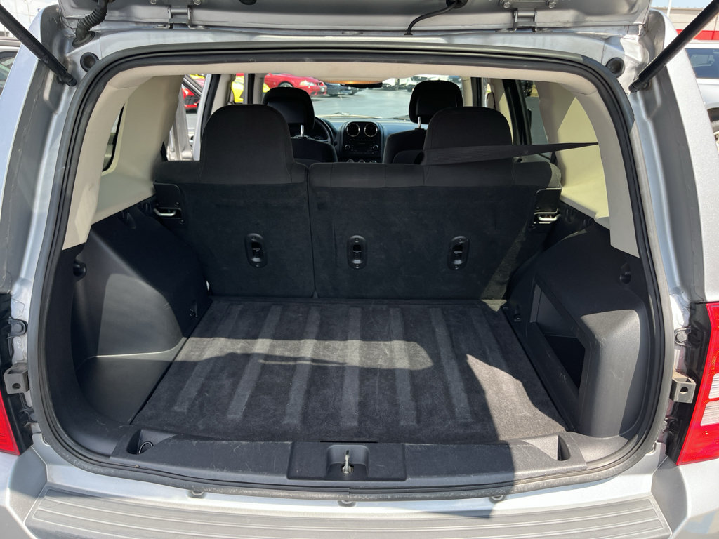 Used 2016 Jeep Patriot Latitude FWD image 30
