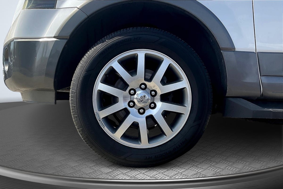 Used 2011 Ford Expedition XLT w/ 202A Rapid Spec Order Code RWD image 9