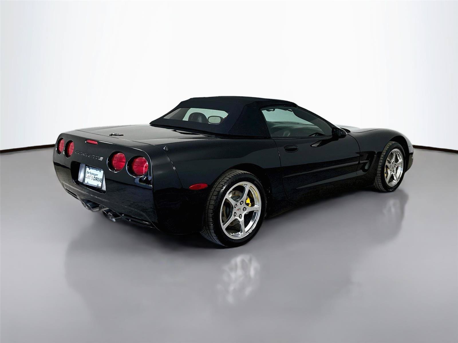 Used 2004 Chevrolet Corvette Convertible w/ Preferred Equipment Group RWD image 9