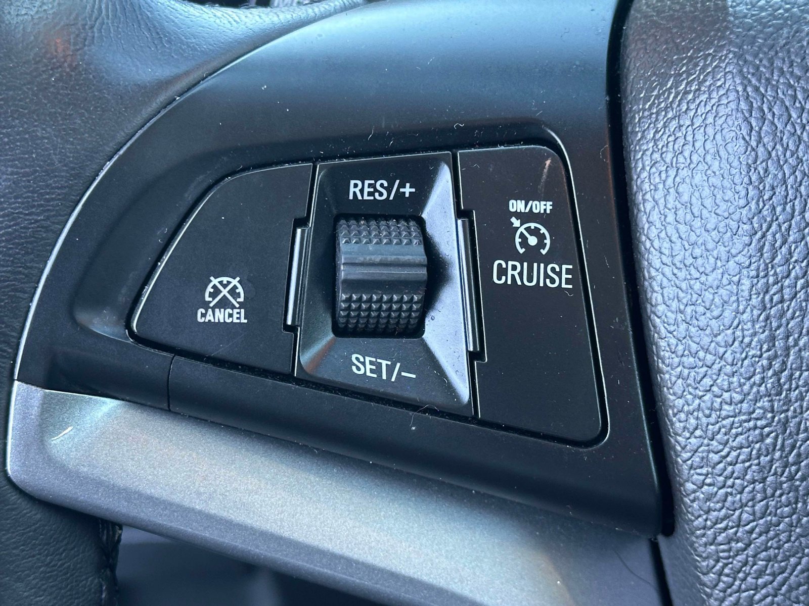 Used 2022 Chevrolet Trax LT w/ LT Convenience Package image 22