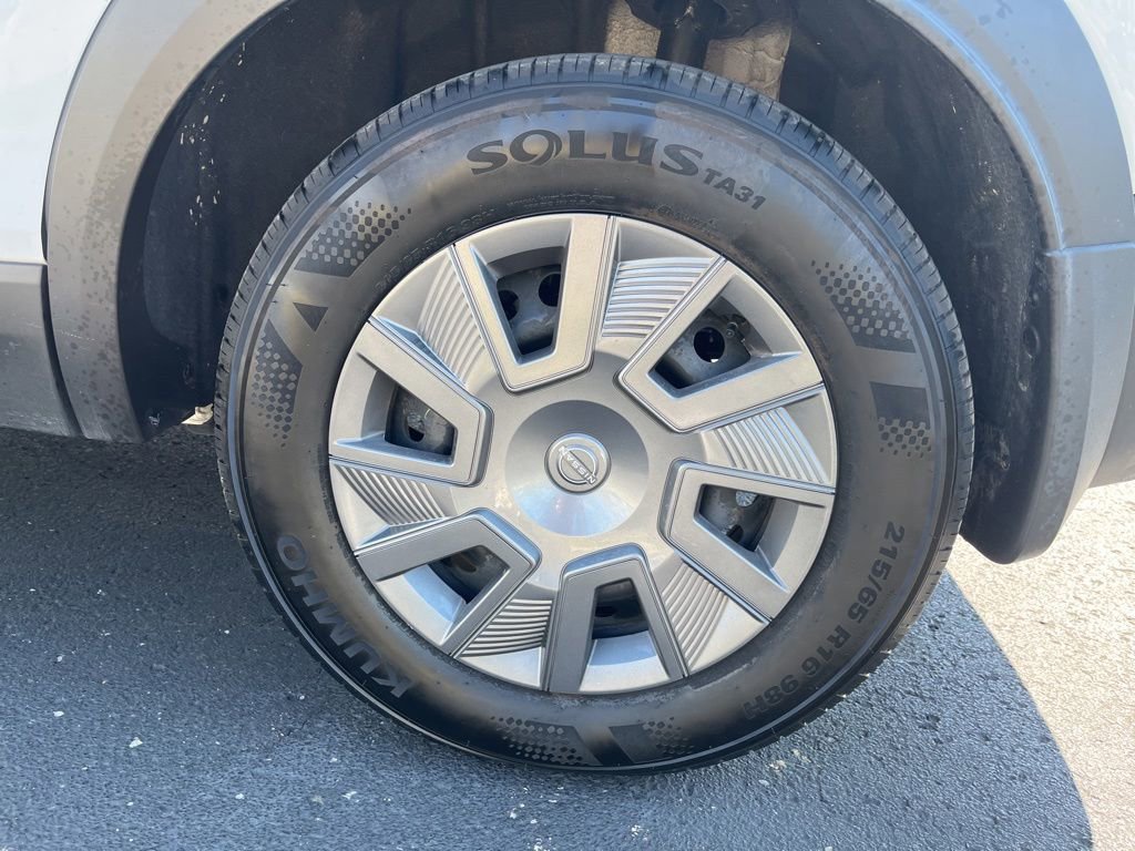 Used 2025 Nissan Kicks S AWD/4WD image 10