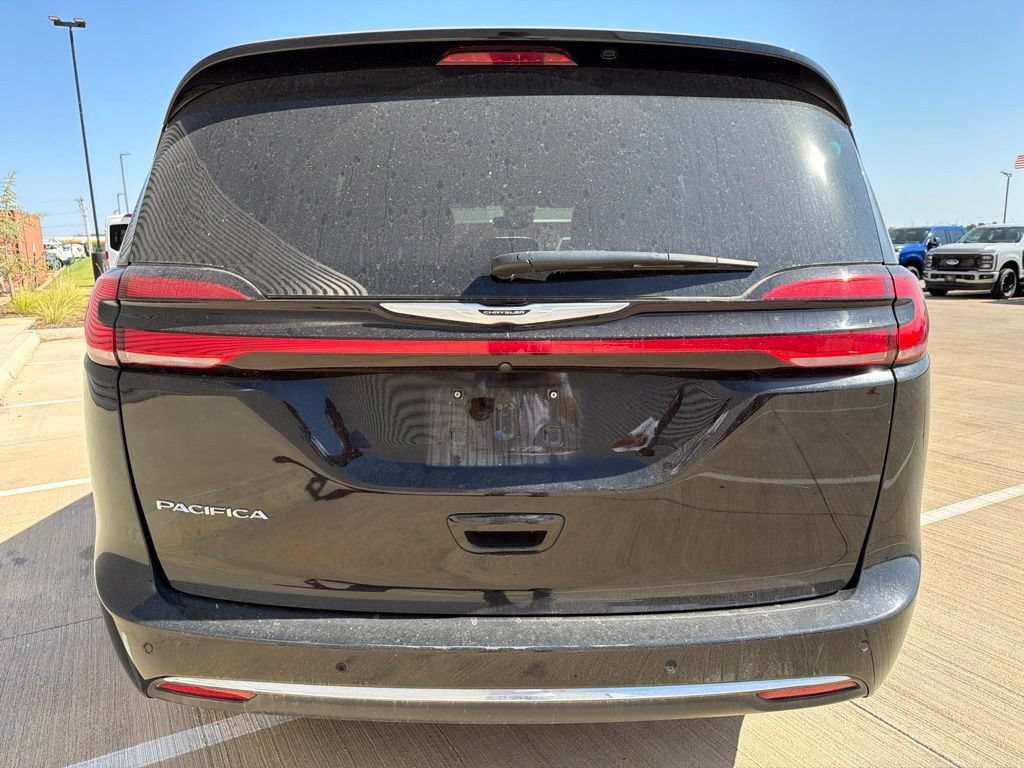 Used 2025 Chrysler Pacifica Select FWD image 4