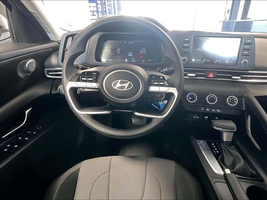Used 2024 Hyundai Elantra SE FWD image 16