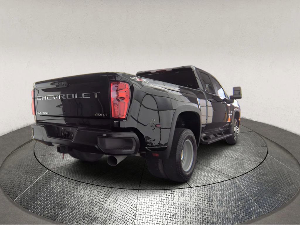 Used 2025 Chevrolet Silverado 3500 LT image 2