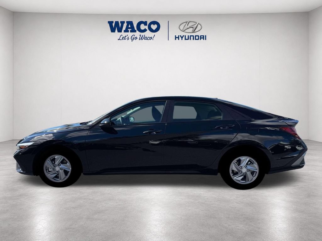 Used 2026 Hyundai Elantra SE FWD image 5