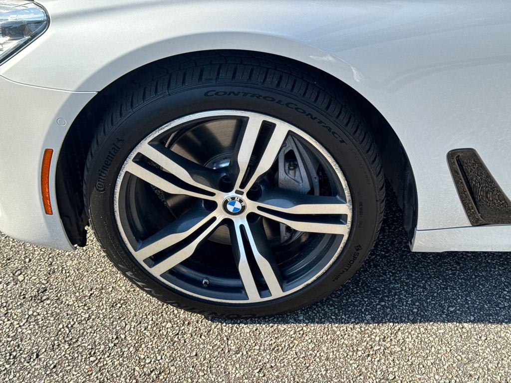 Used 2018 BMW 750i image 11
