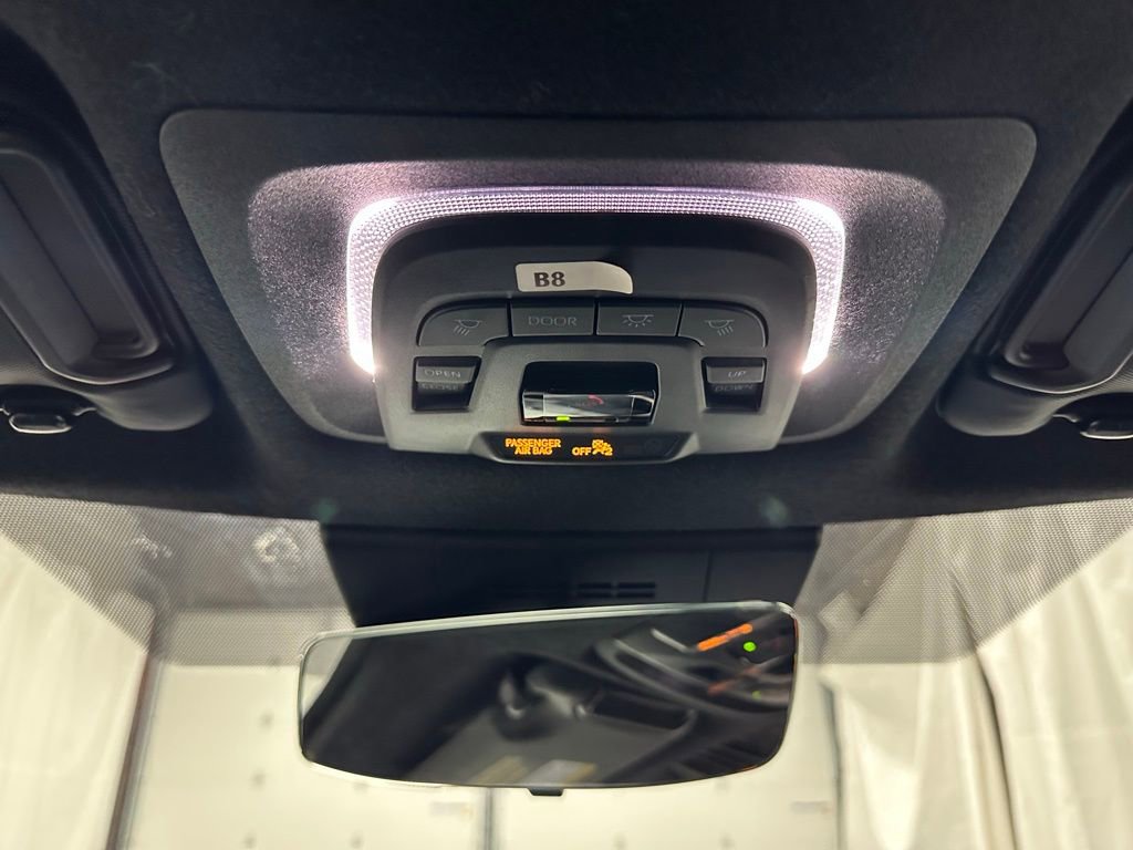 Used 2025 Toyota Corolla Cross XSE w/ Convenience Package image 39