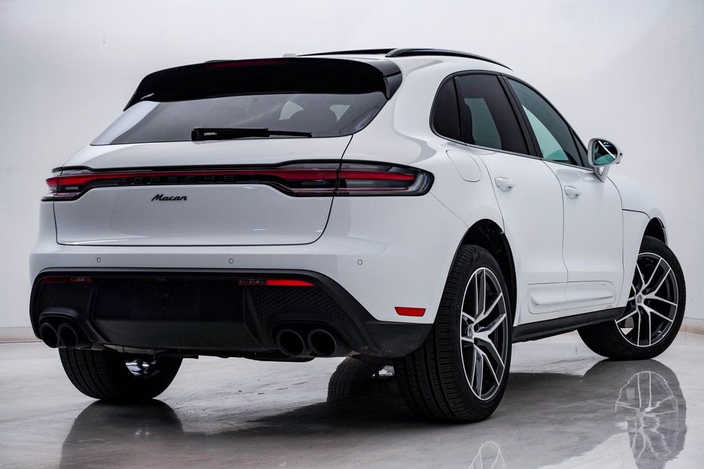 Certified 2025 Porsche Macan AWD/4WD image 11