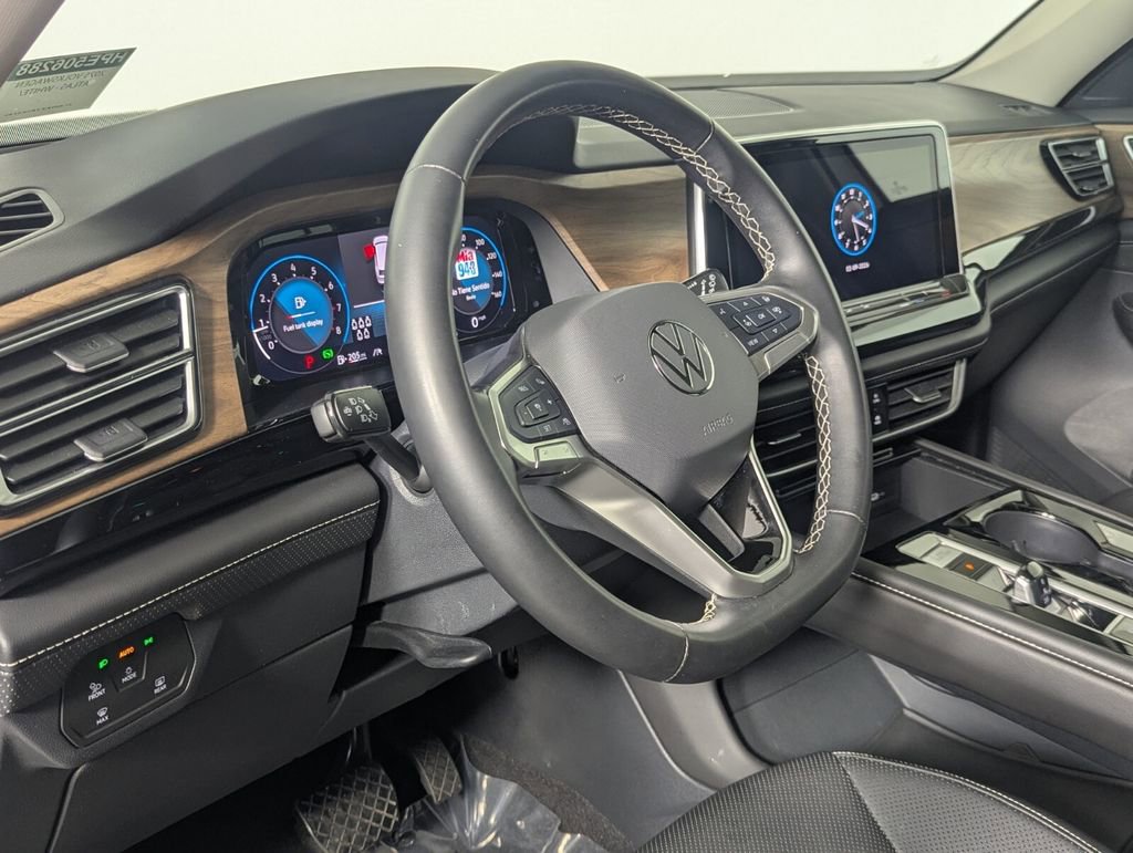 Used 2025 Volkswagen Atlas SE image 11