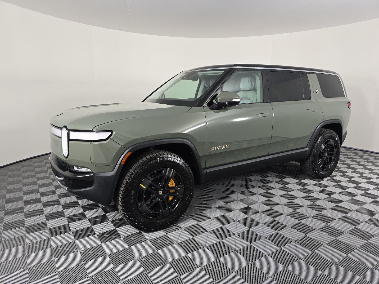 Used 2023 Rivian R1S Launch Edition