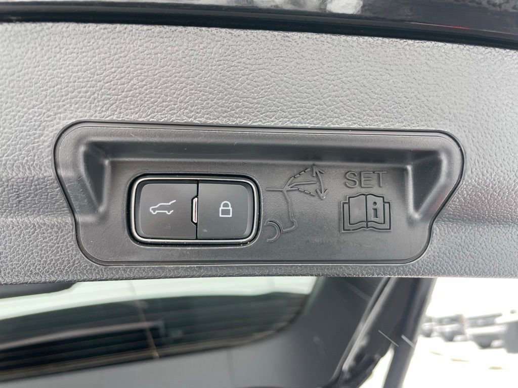 Used 2023 Ford Explorer XLT w/ Equipment Group 202A AWD/4WD image 36