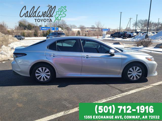 Used 2022 Toyota Camry LE image 4