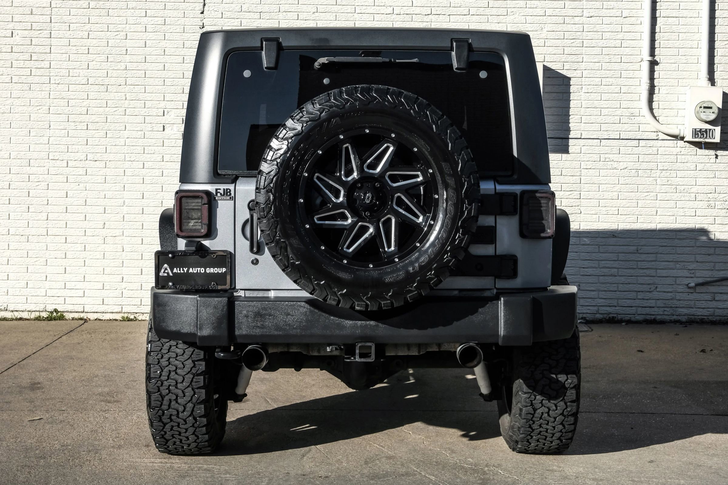 Used 2014 Jeep Wrangler Unlimited Rubicon w/ Max Tow Package image 8