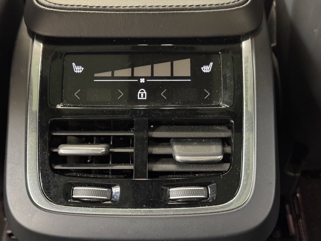 Used 2024 Volvo XC90 B5 Plus image 21