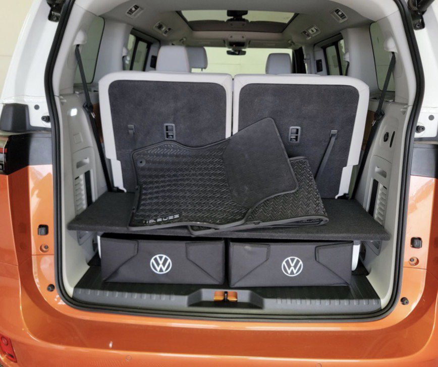 Used 2025 Volkswagen ID. Buzz 1st Edition AWD/4WD image 13