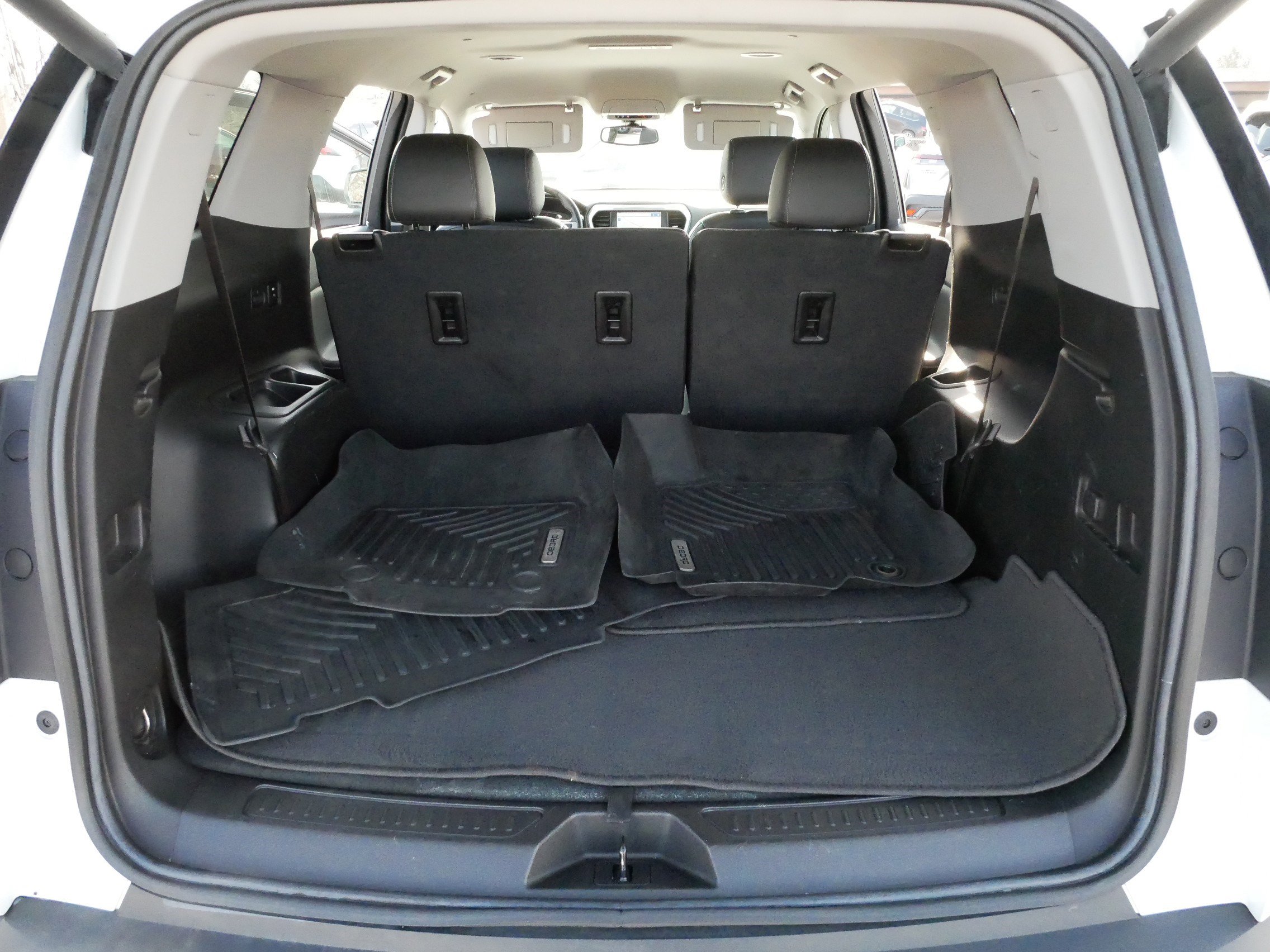 Used 2023 GMC Acadia SLT image 18