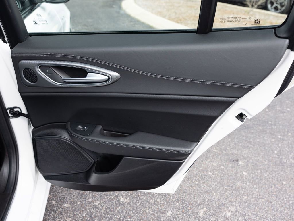 Used 2024 Alfa Romeo Giulia Veloce image 57