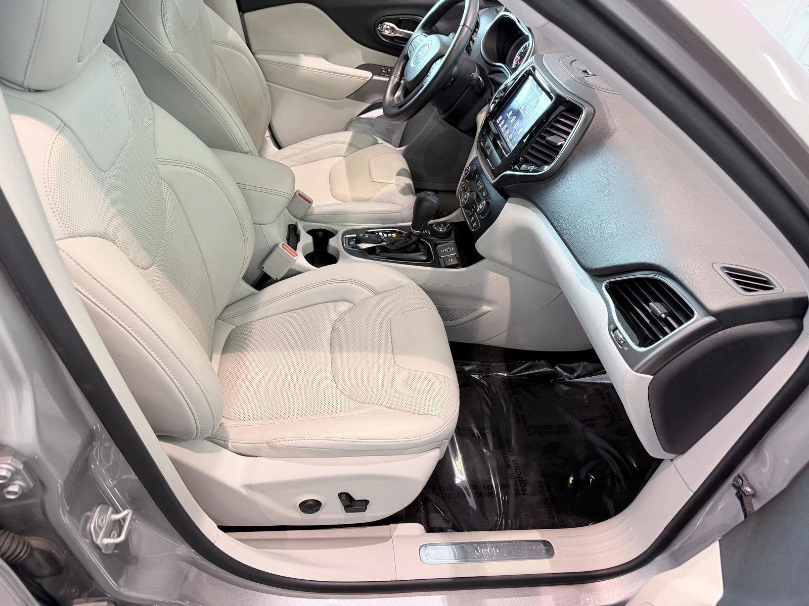 Used 2019 Jeep Cherokee Limited AWD/4WD image 29