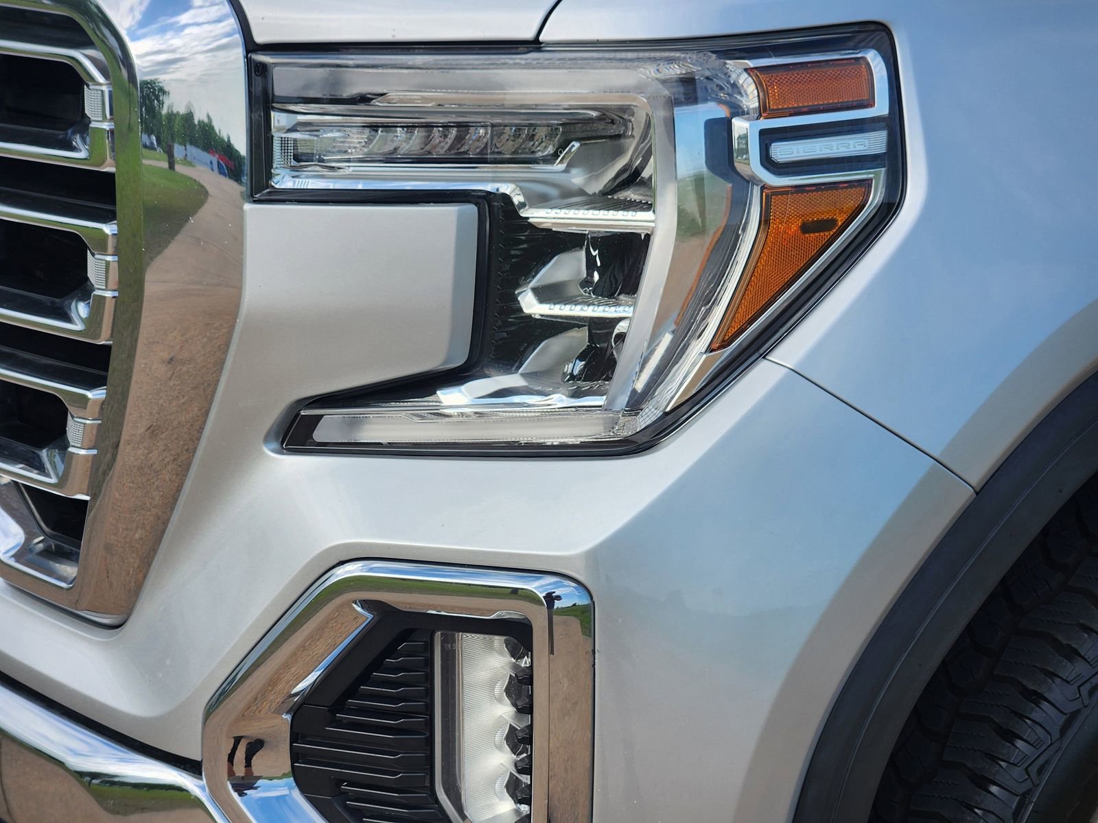 Used 2020 GMC Sierra 1500 SLT AWD/4WD image 9