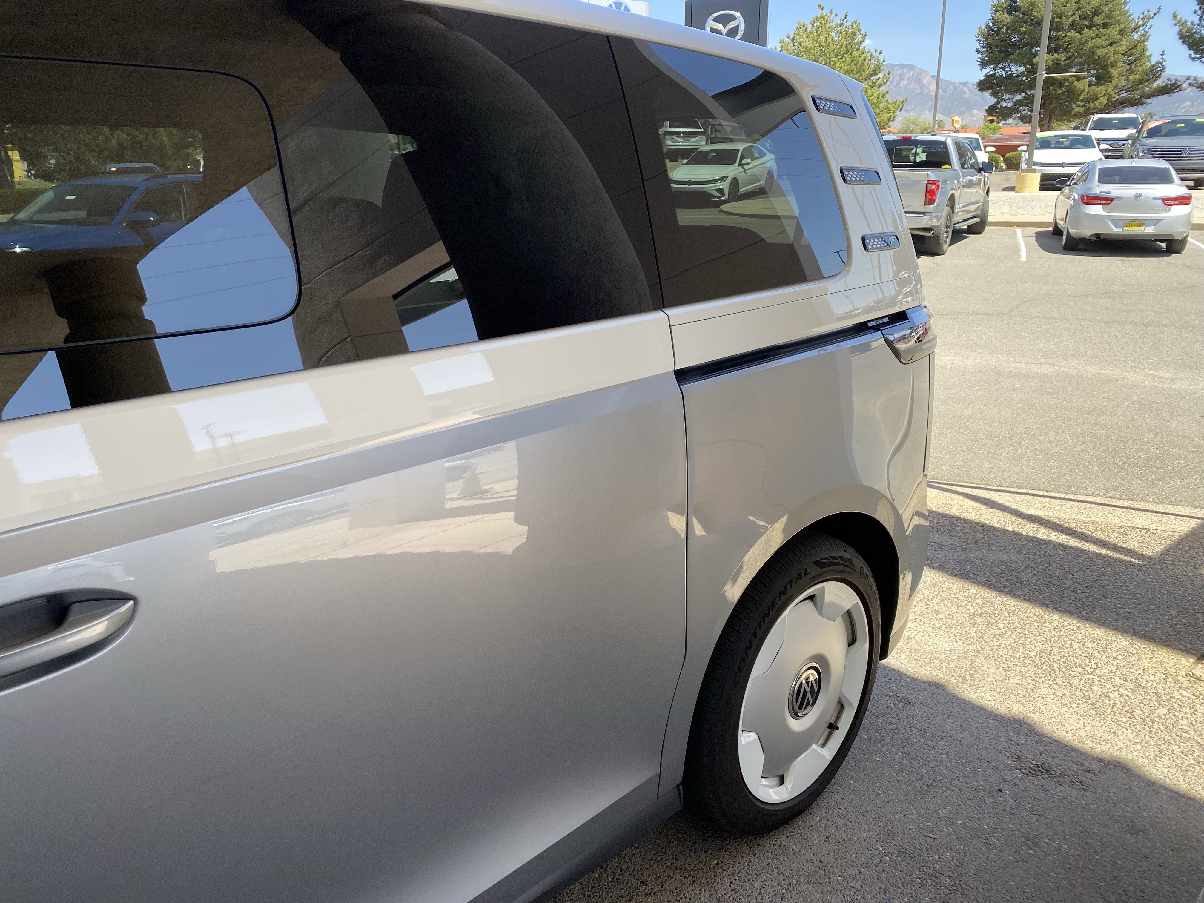 Used 2025 Volkswagen ID. Buzz 1st Edition image 56