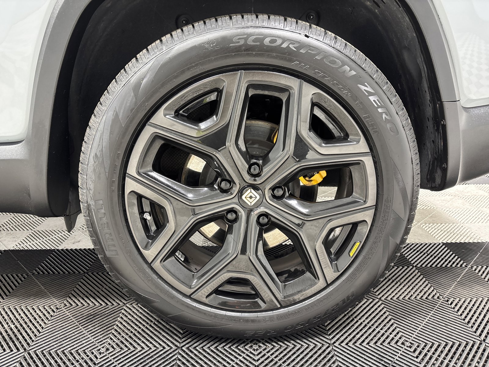 Used 2022 Rivian R1S Launch Edition image 10