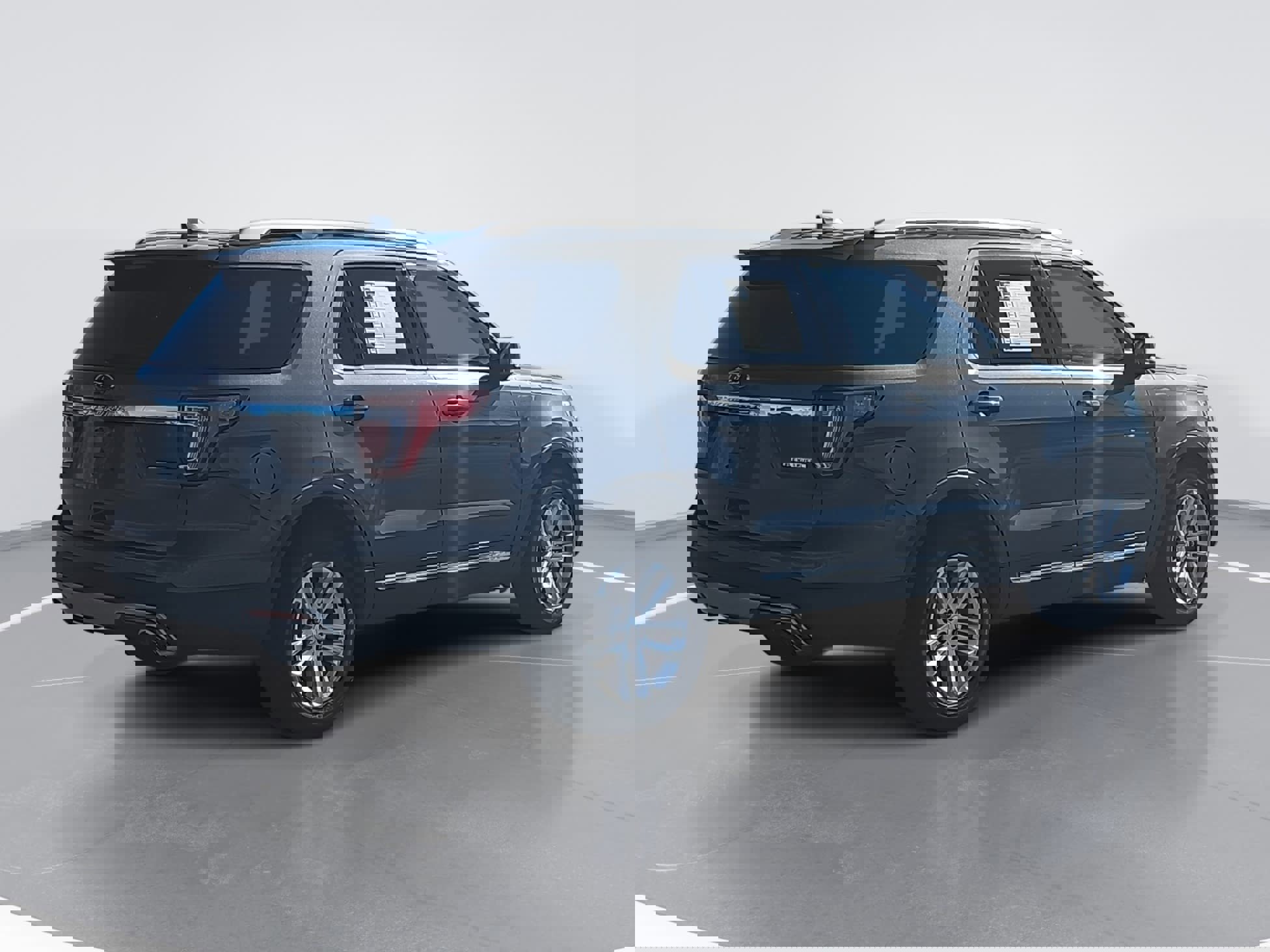 Used 2016 Ford Explorer XLT w/ Equipment Group 202A image 3