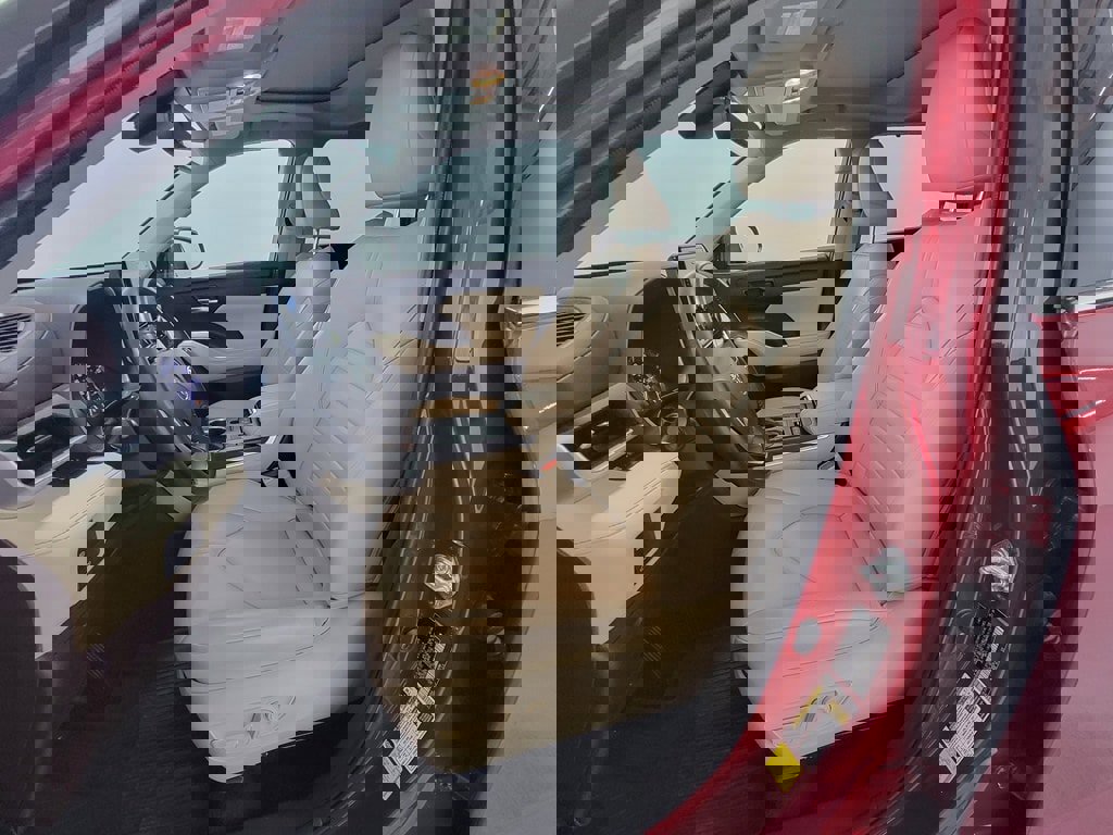 Used 2022 Toyota Highlander XLE image 13