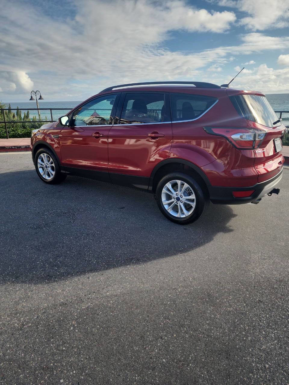 Used 2017 Ford Escape SE w/ SE Leather Comfort Package FWD image 7