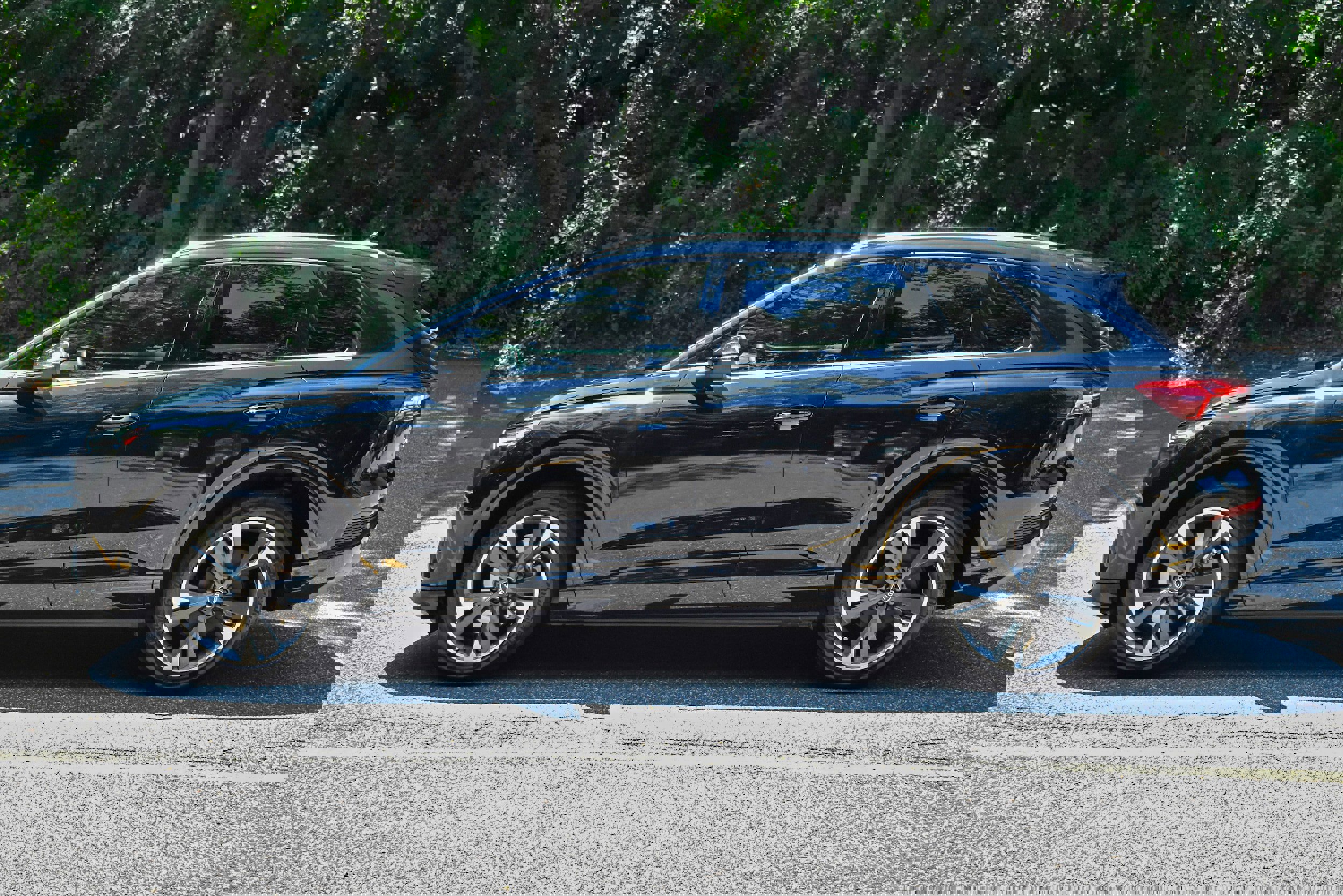 Used 2022 Audi Q4 e-tron Premium Plus w/ Premium Plus image 4