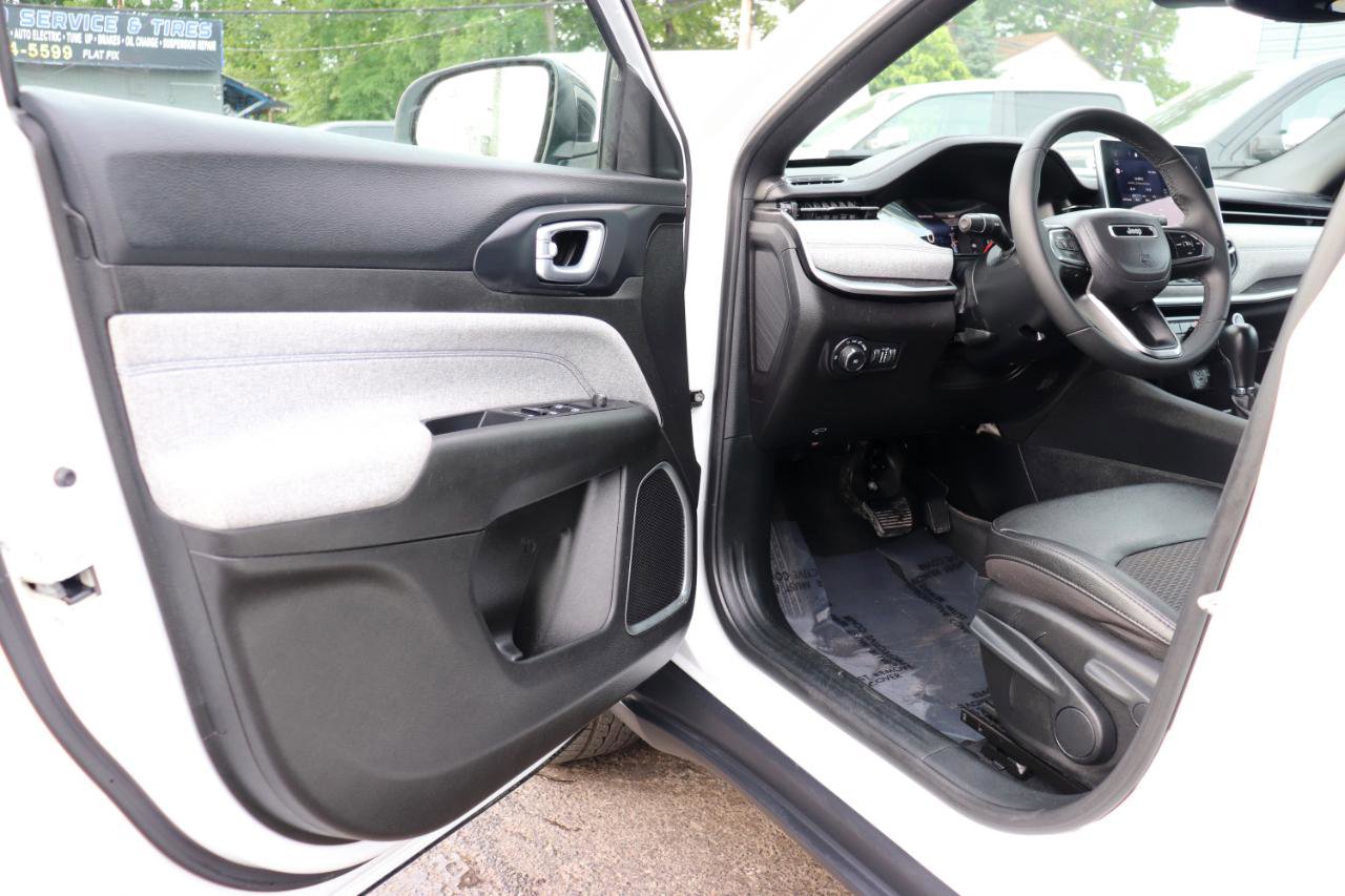 Used 2024 Jeep Compass Latitude AWD/4WD image 10