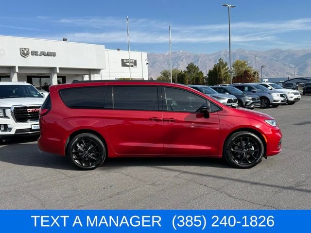 New 2026 Chrysler Pacifica Select w/ S Appearance Package image 5