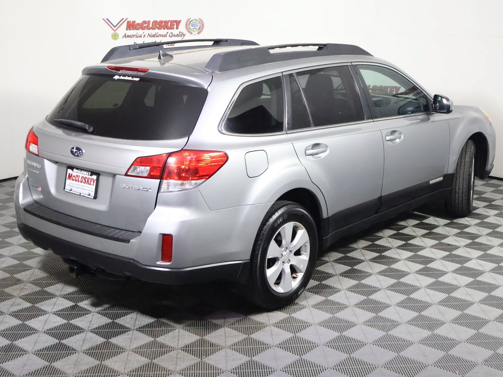 Used 2011 Subaru Outback 2.5i Limited w/ PWR Moonroof Pkg AWD/4WD image 4