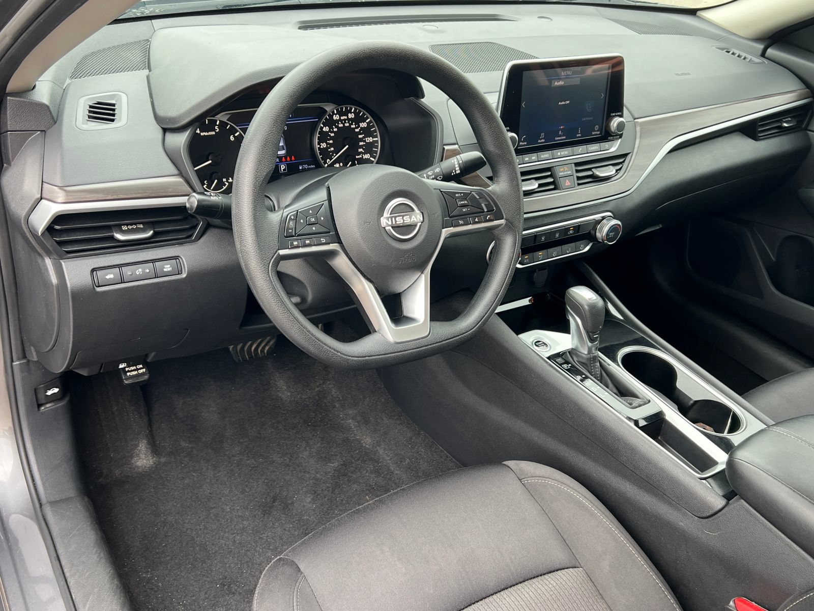 Used 2024 Nissan Altima 2.5 SV FWD image 15