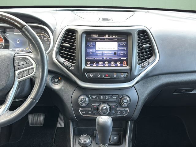 Used 2018 Jeep Cherokee Overland w/ Technology Group image 18