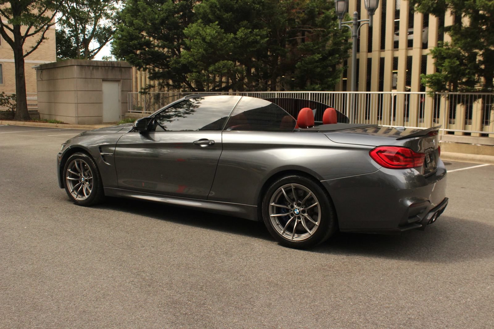 Used 2018 BMW M4 Convertible RWD image 9