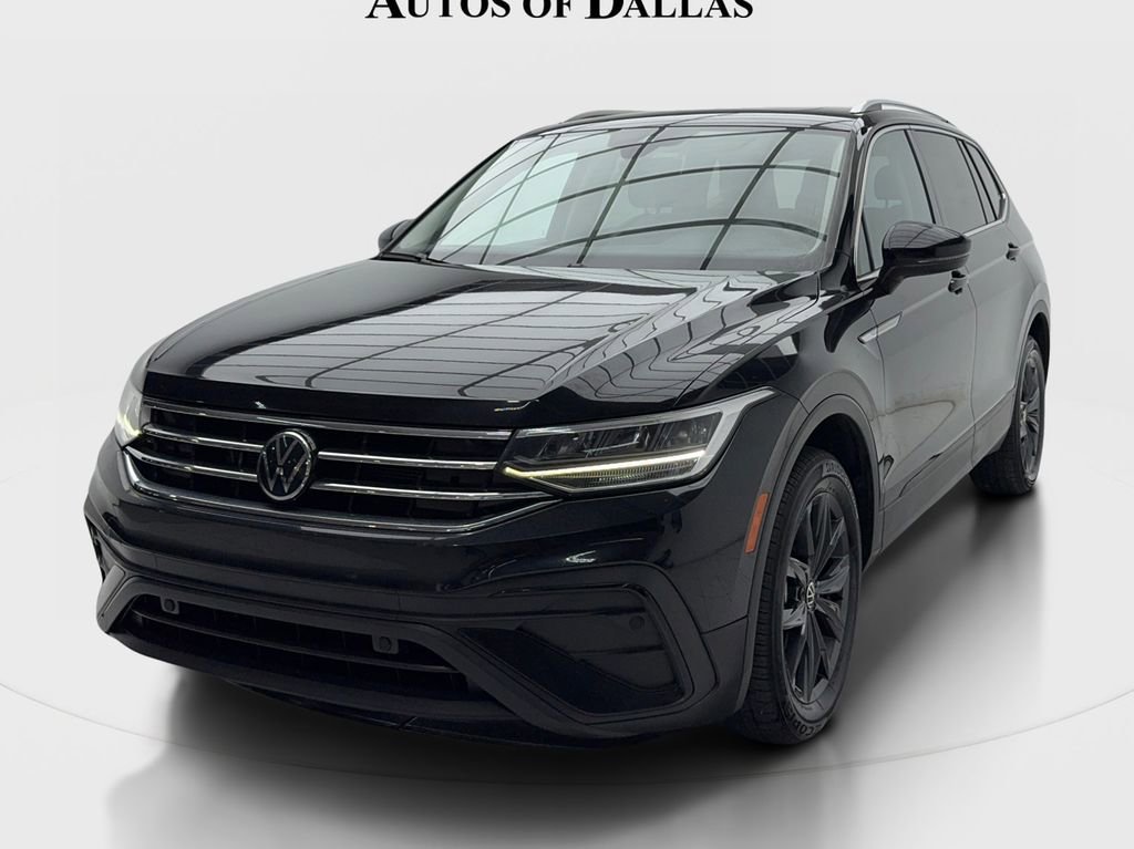 Used 2022 Volkswagen Tiguan SE w/ Panoramic Sunroof Package FWD image 4