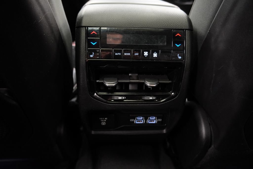 Certified 2021 Jeep Grand Cherokee L Summit w/ Luxury Tech Group V AWD/4WD image 33