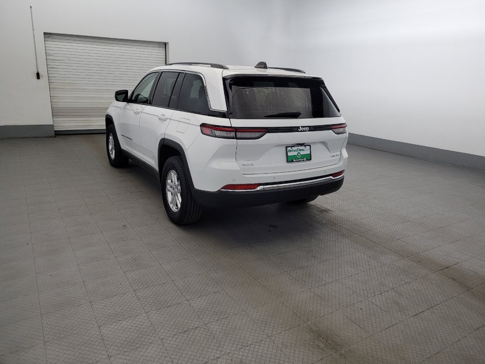 Used 2023 Jeep Grand Cherokee Laredo w/ Luxury Tech Group I AWD/4WD image 5