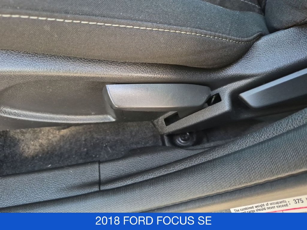 Used 2018 Ford Focus SE w/ Cold Weather Package FWD image 15