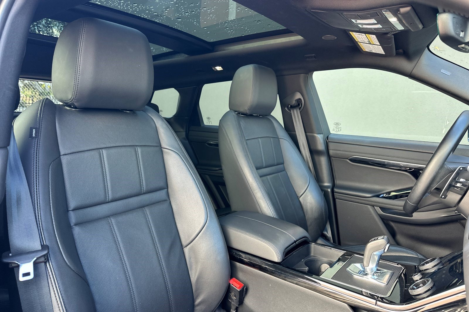 Used 2022 Land Rover Range Rover Evoque R-Dynamic SE image 31