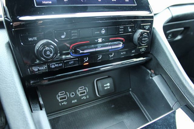 Used 2025 Jeep Grand Cherokee Laredo w/ Luxury Tech Group I AWD/4WD image 19